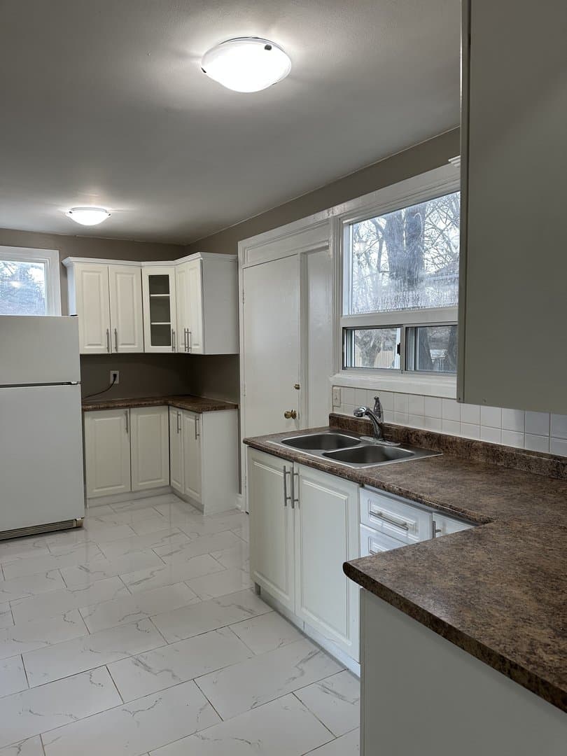 103 Marcella Street - Photo 2