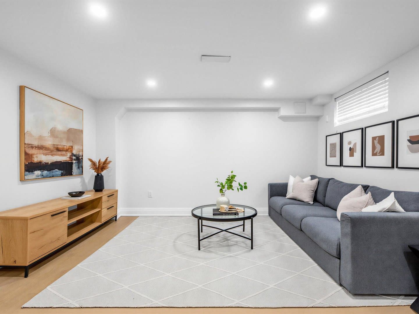1045 Pharmacy Avenue - Photo 2