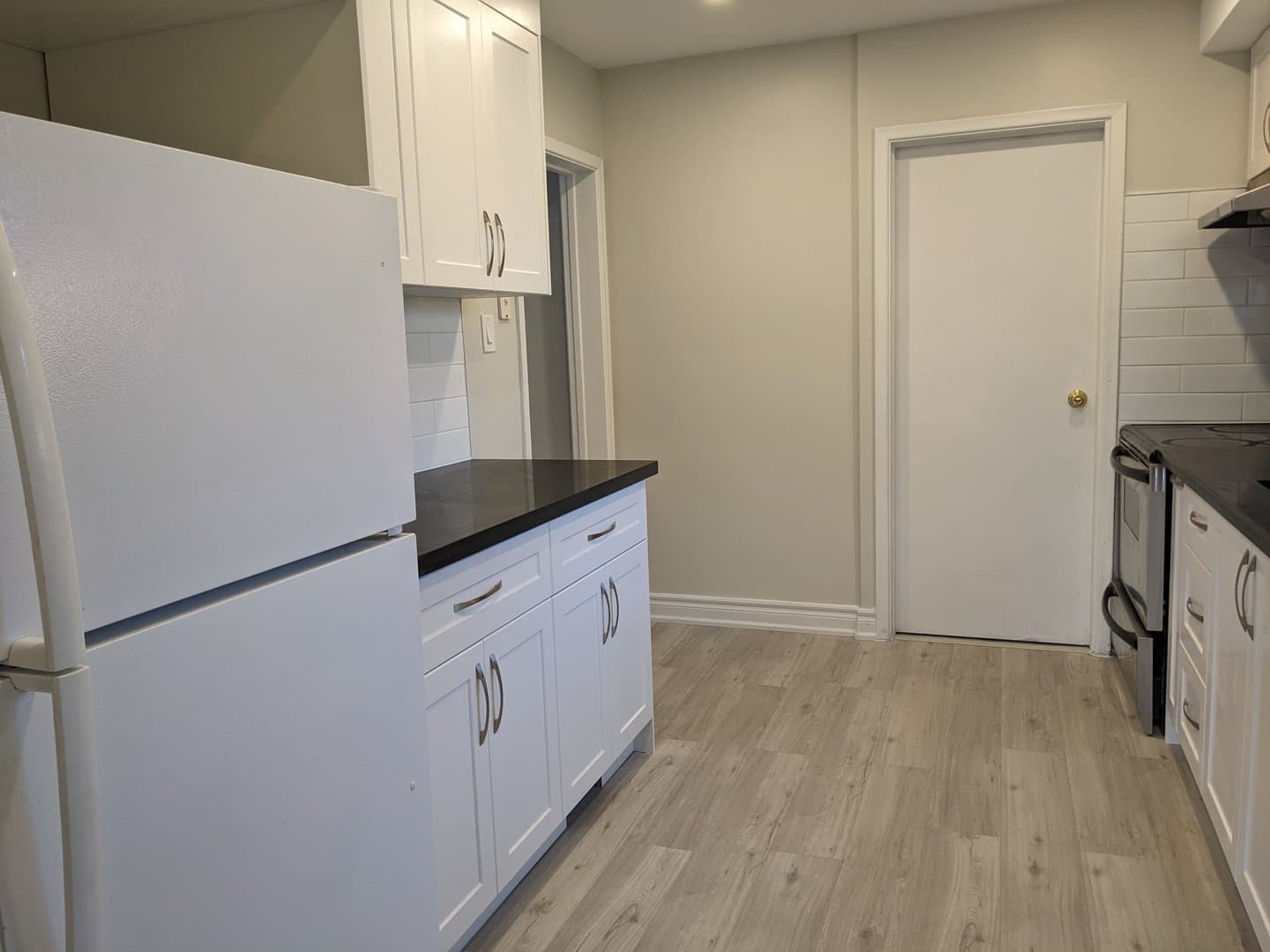 30 Athenia Court - Photo 2