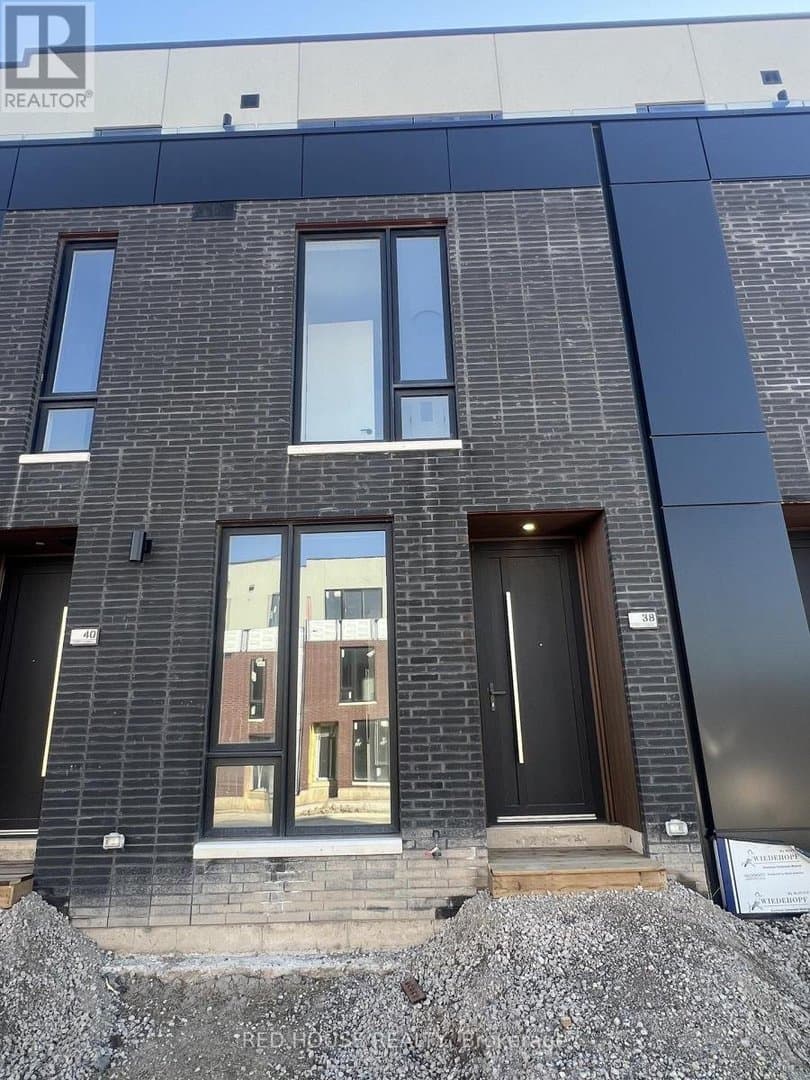 38 Everett Common - Photo 1