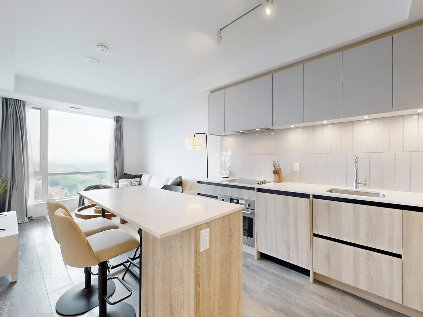 7950 Bathurst Street - Photo 1