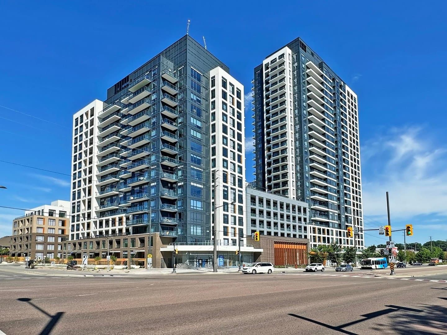 7950 Bathurst Street - Photo 2