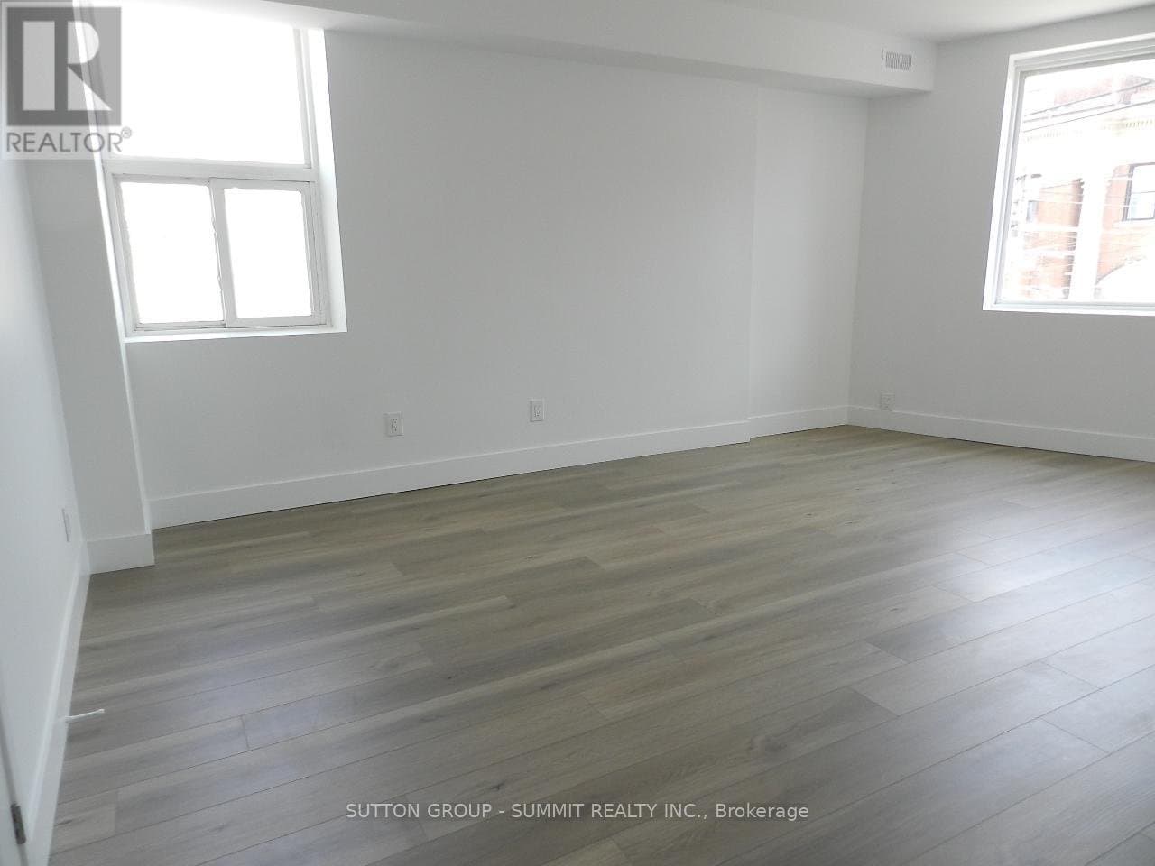 577 Gerrard Street - Photo 4