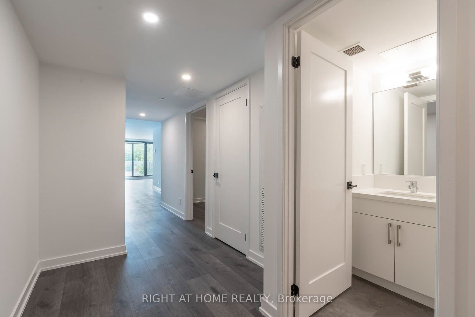 897 College Street - Photo 3
