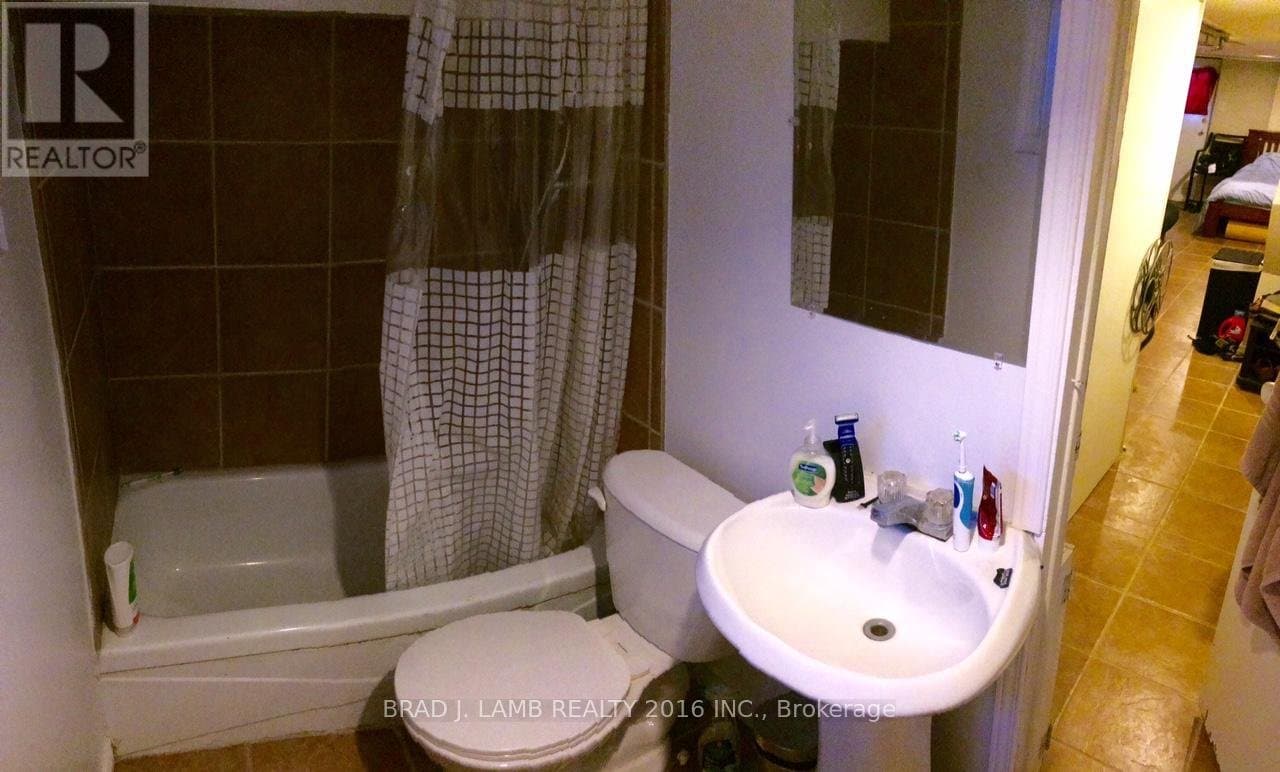 552 Dupont Street - Photo 3