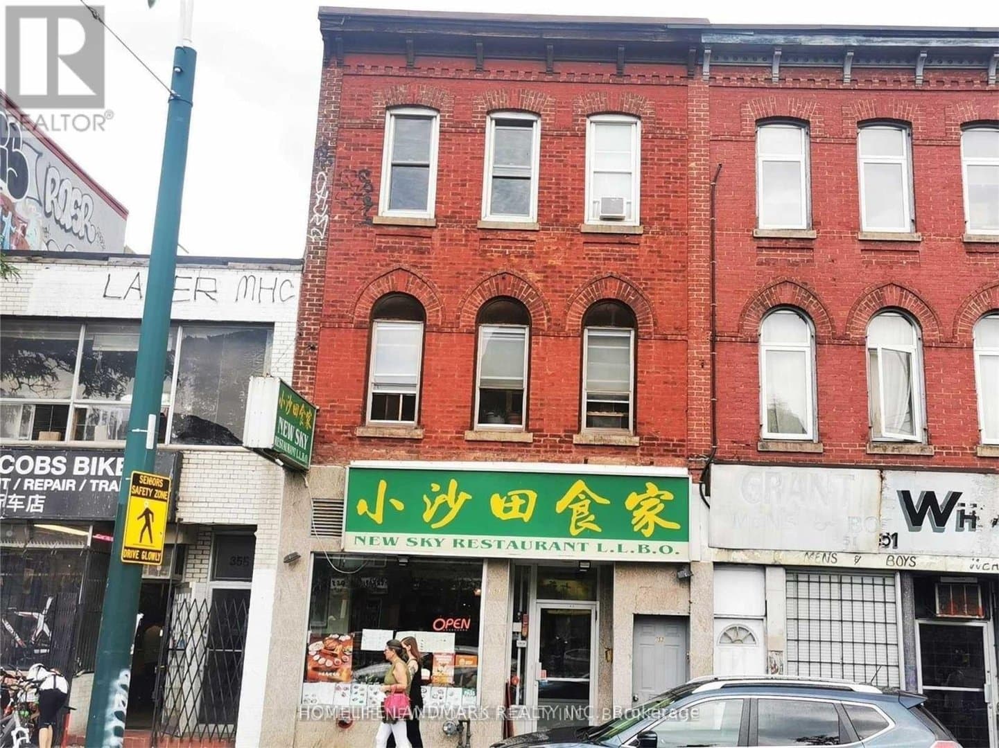 353 Spadina Avenue