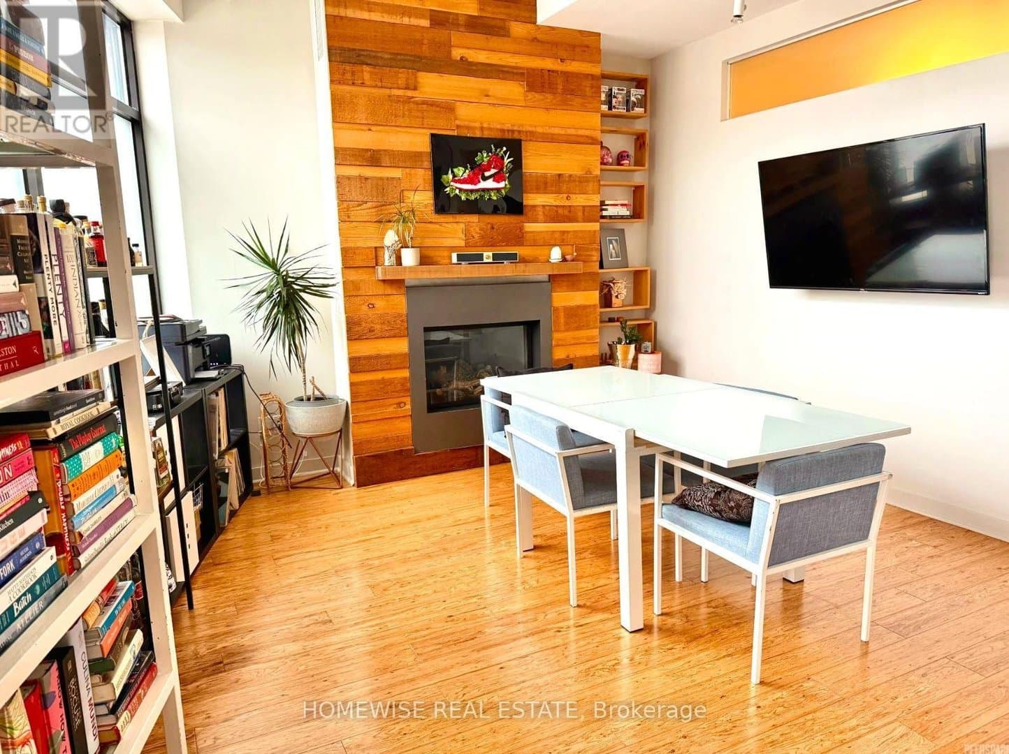 3633 Dundas Street - Photo 2