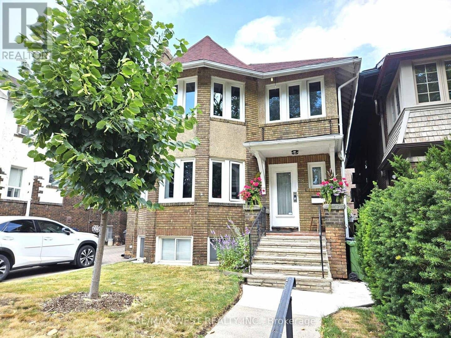8 Oriole Gardens