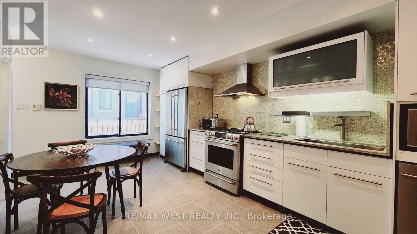 388 Manning Avenue - Photo 2