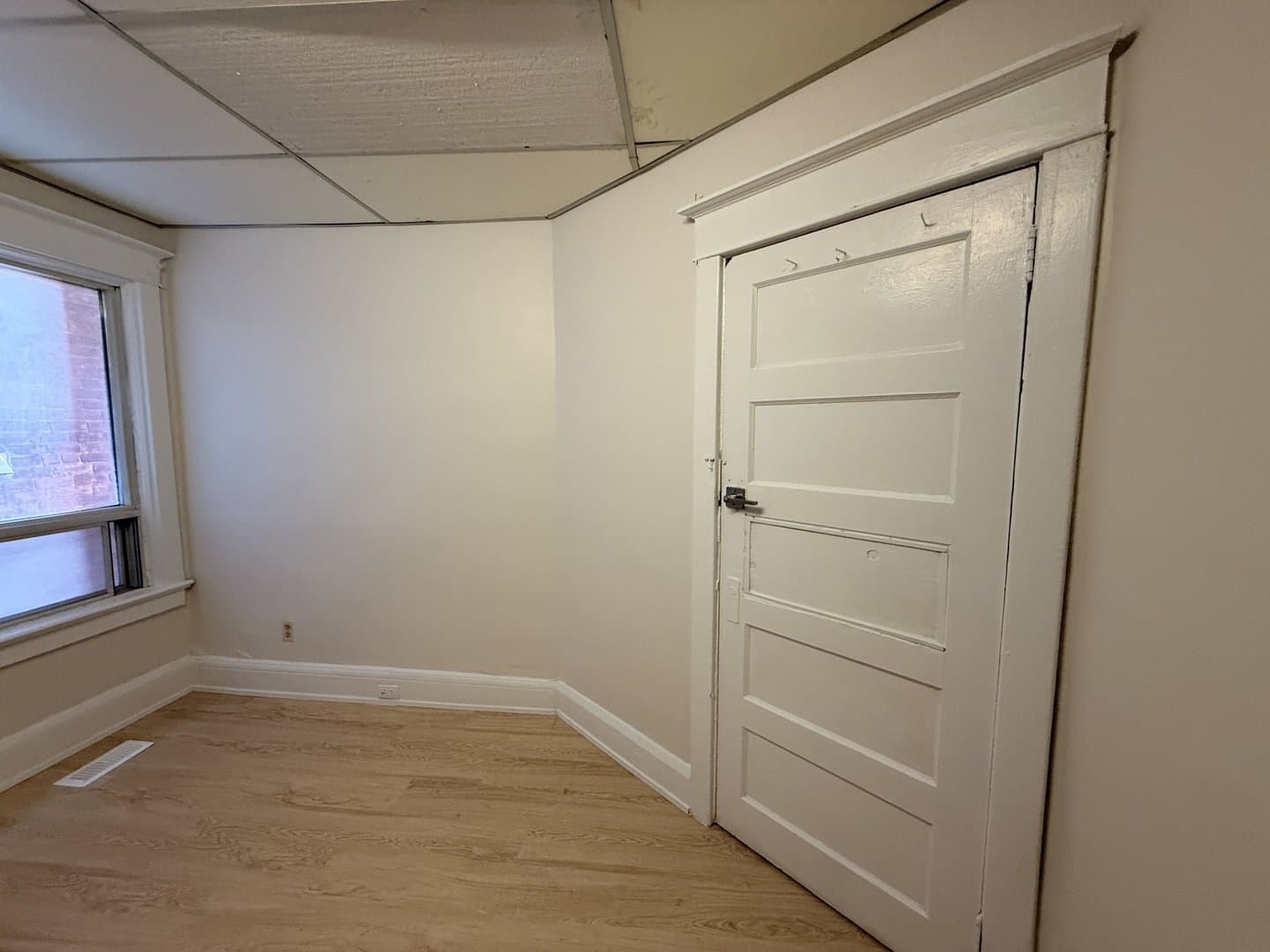 481 Shaw Street - Photo 2