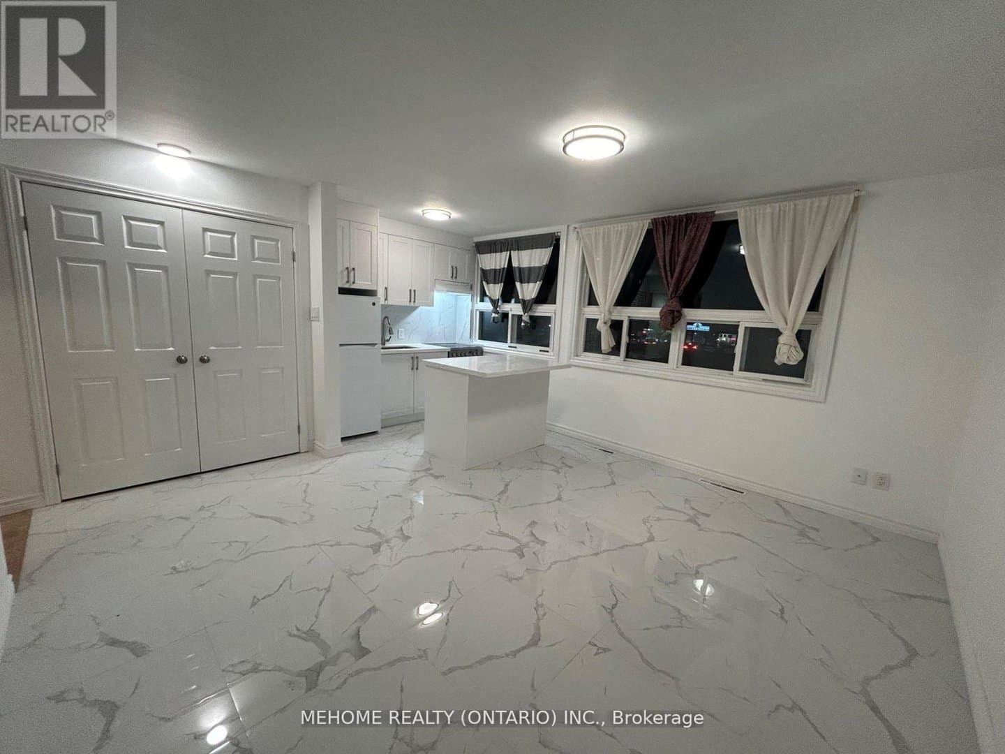 34 East Haven Drive - Photo 2