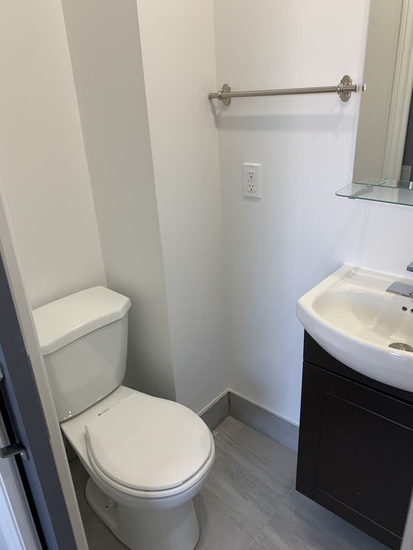 552 Lansdowne Avenue - Photo 4