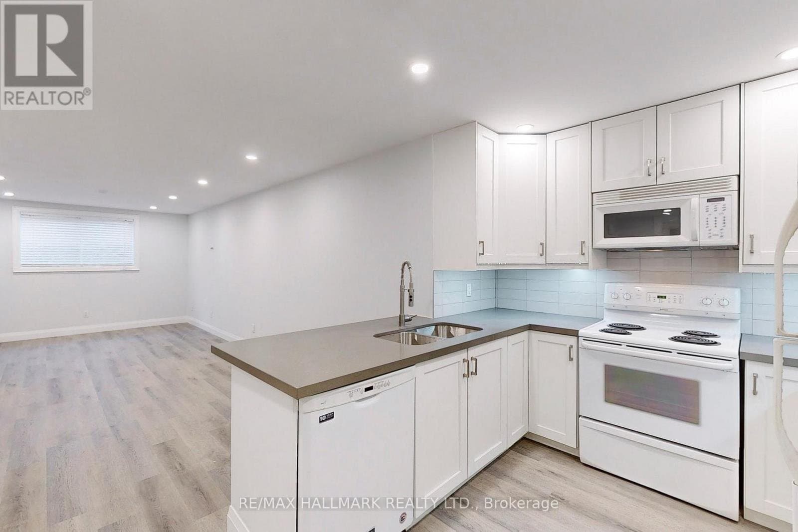 36 Farley Crescent - Photo 1