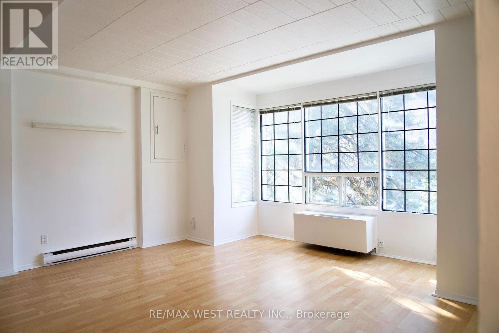 244 Shuter Street - Photo 1