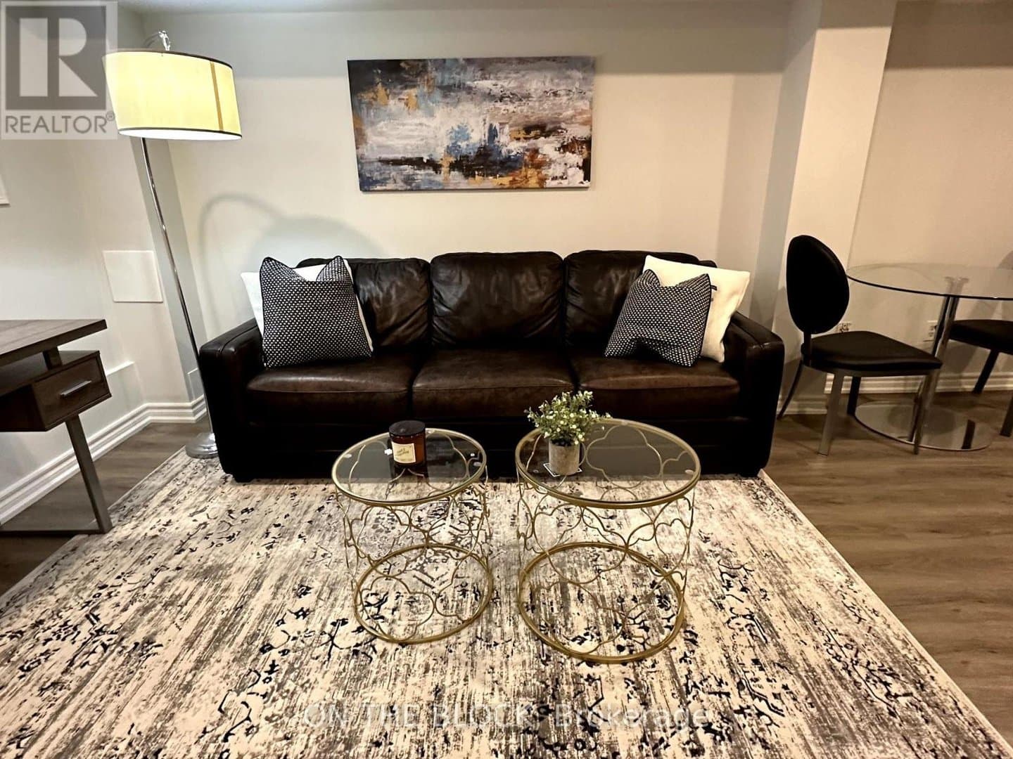 49 Leslie Street - Photo 2