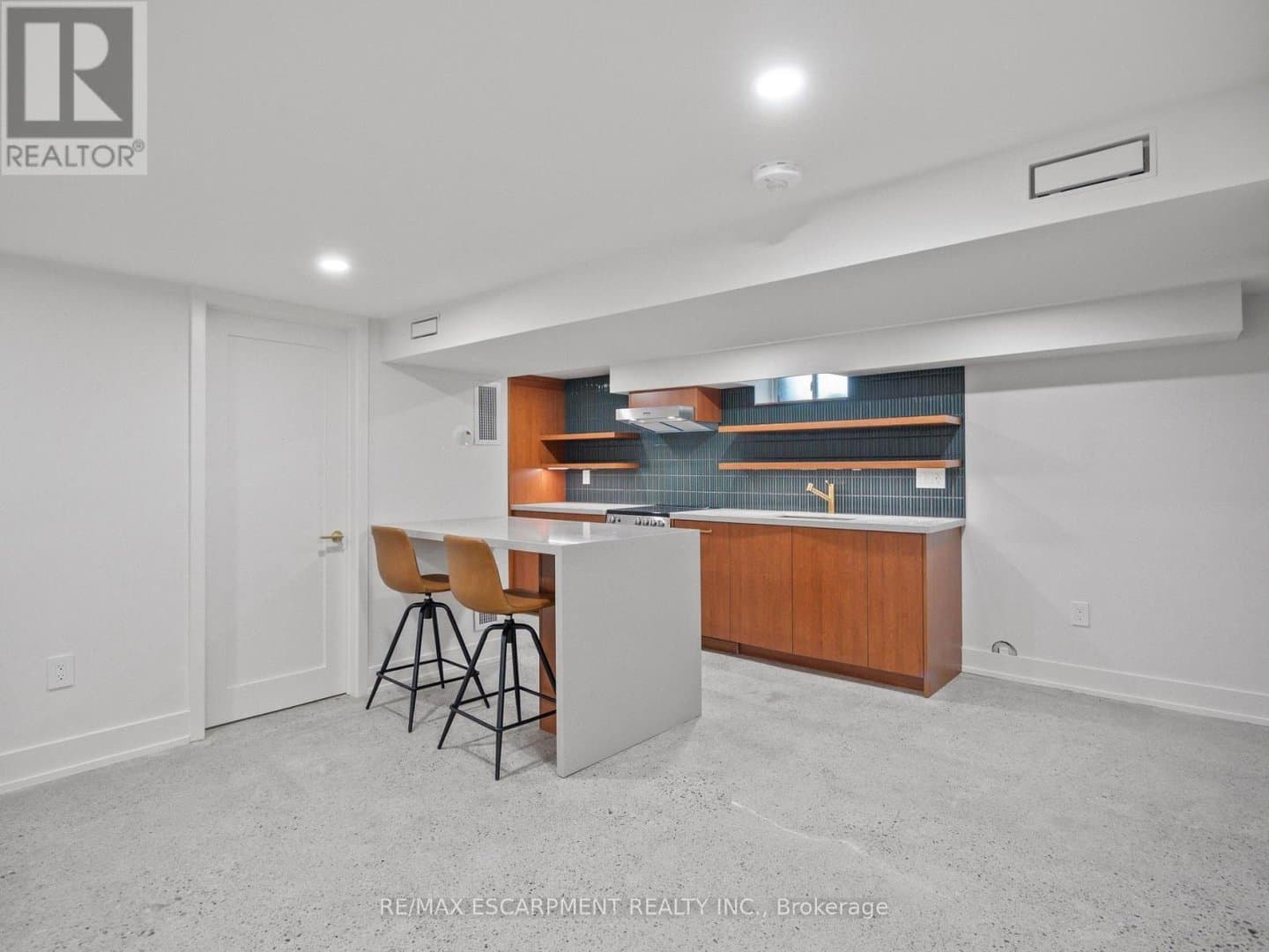 46 O'hara Avenue - Photo 2