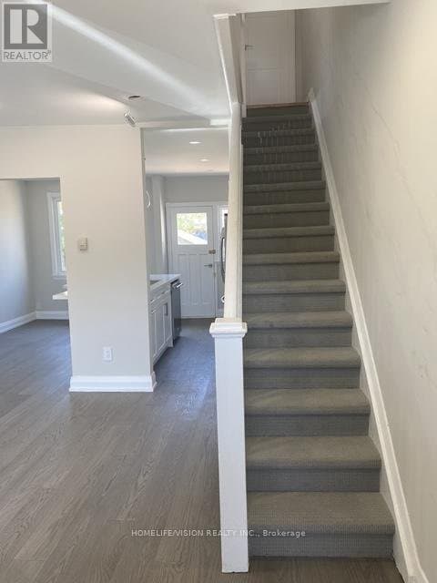 2448 Gerrard Street - Photo 2