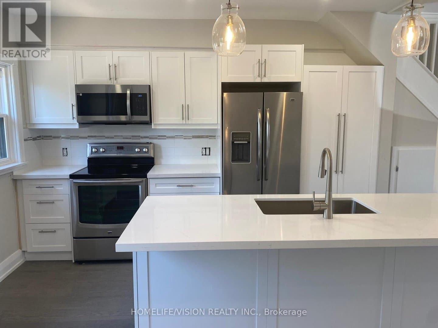 2448 Gerrard Street - Photo 4