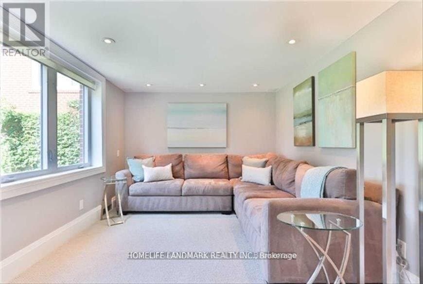 318 Betty Ann Drive - Photo 2