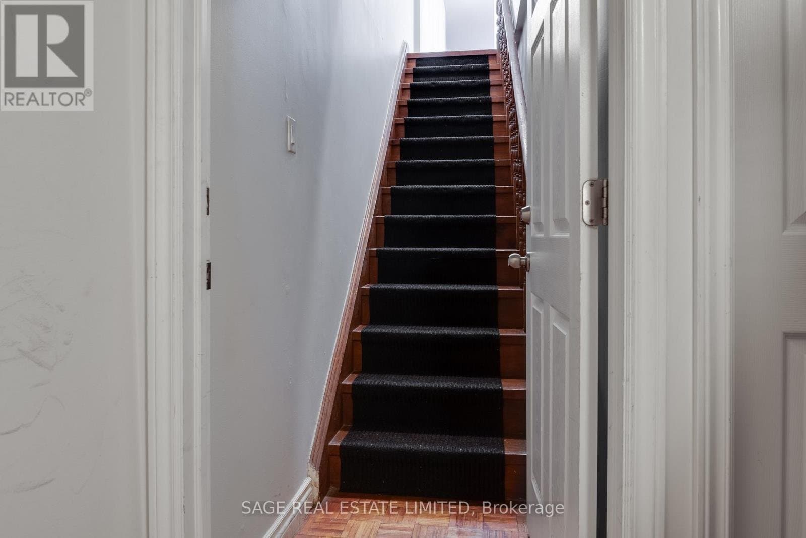 586 Richmond Street - Photo 2