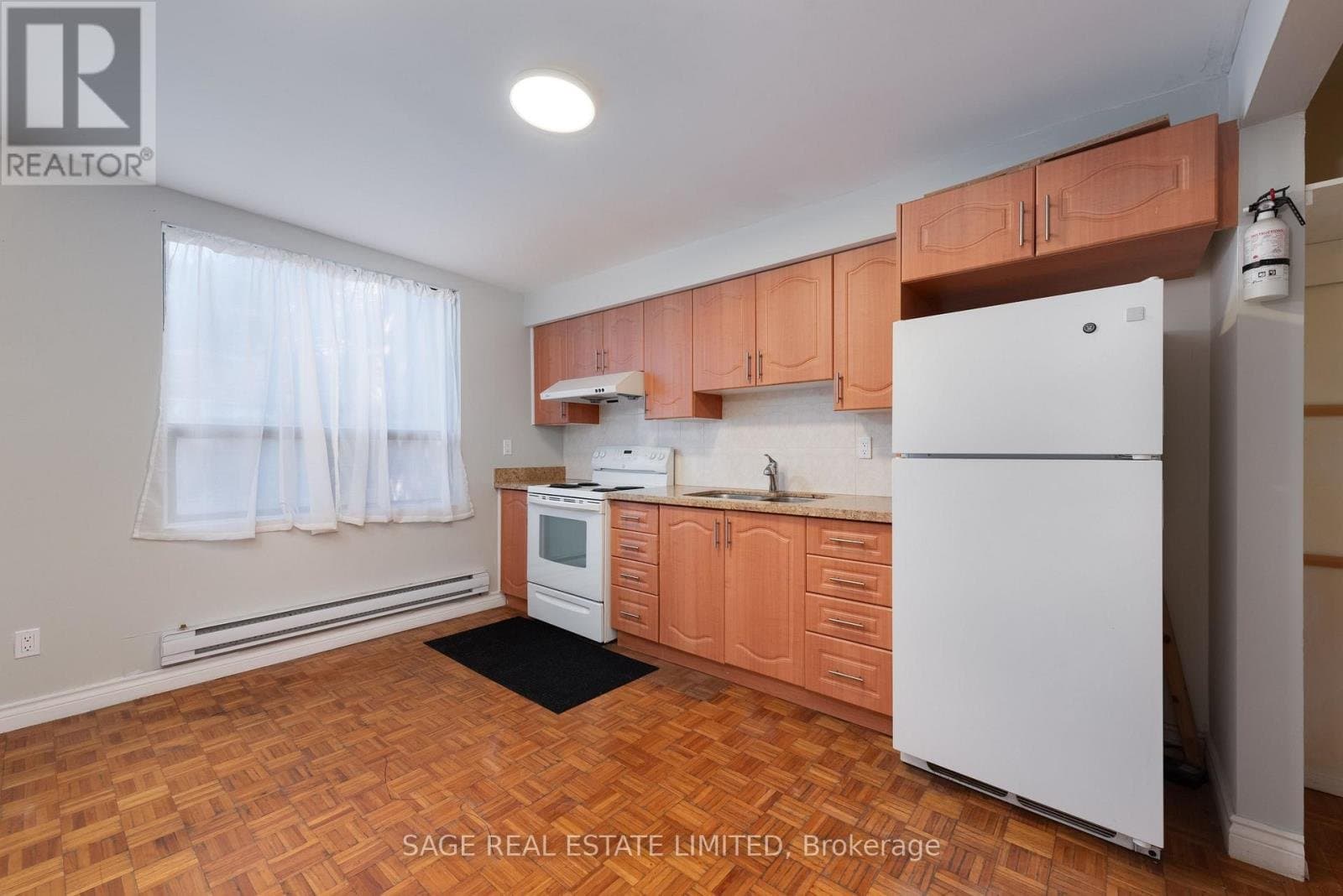 586 Richmond Street - Photo 4
