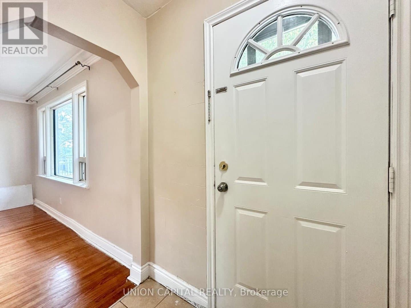 1048 Kennedy Road - Photo 2
