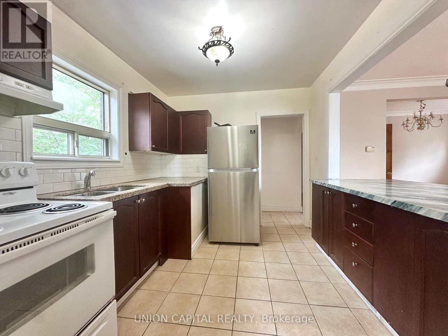 1048 Kennedy Road - Photo 3