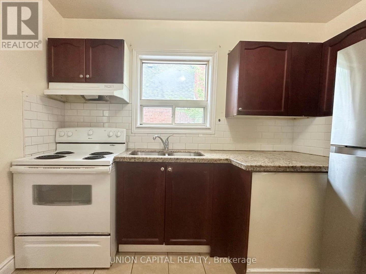 1048 Kennedy Road - Photo 4