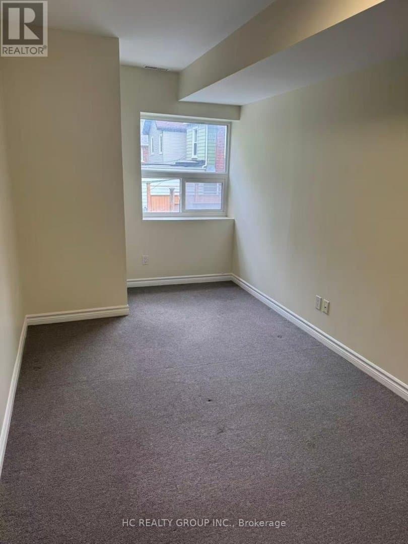 1606 Queen Street - Photo 3