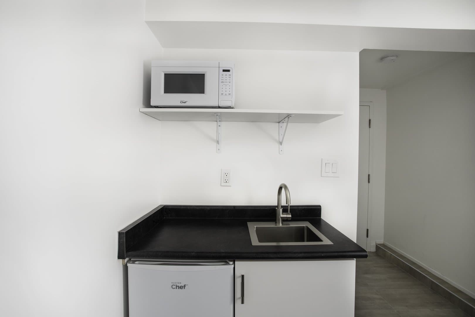 392 Berkeley Street - Photo 3