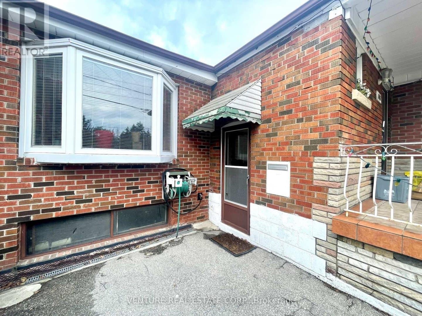 886 Danforth Road - Photo 2