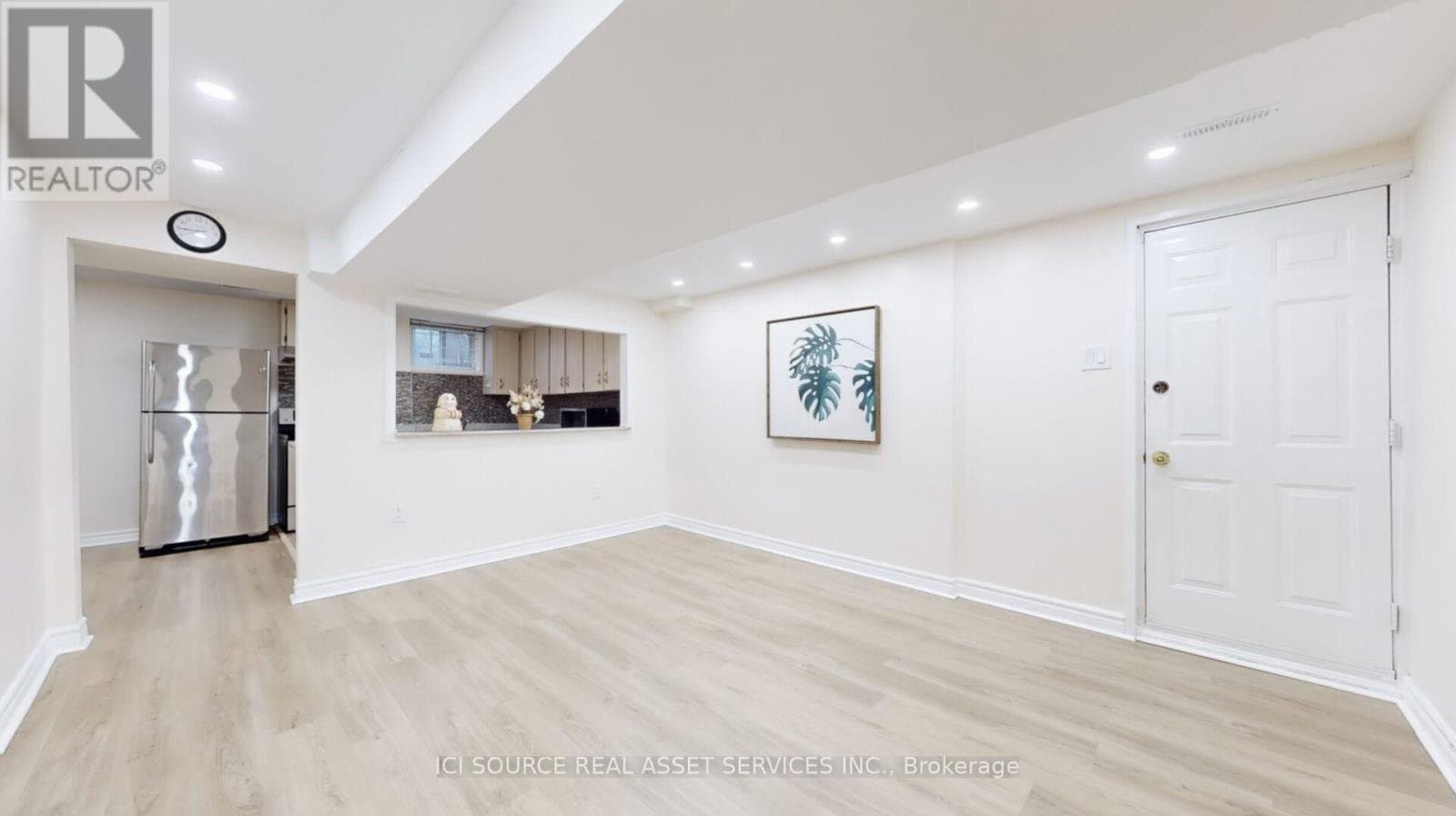 6 Queenscourt Drive