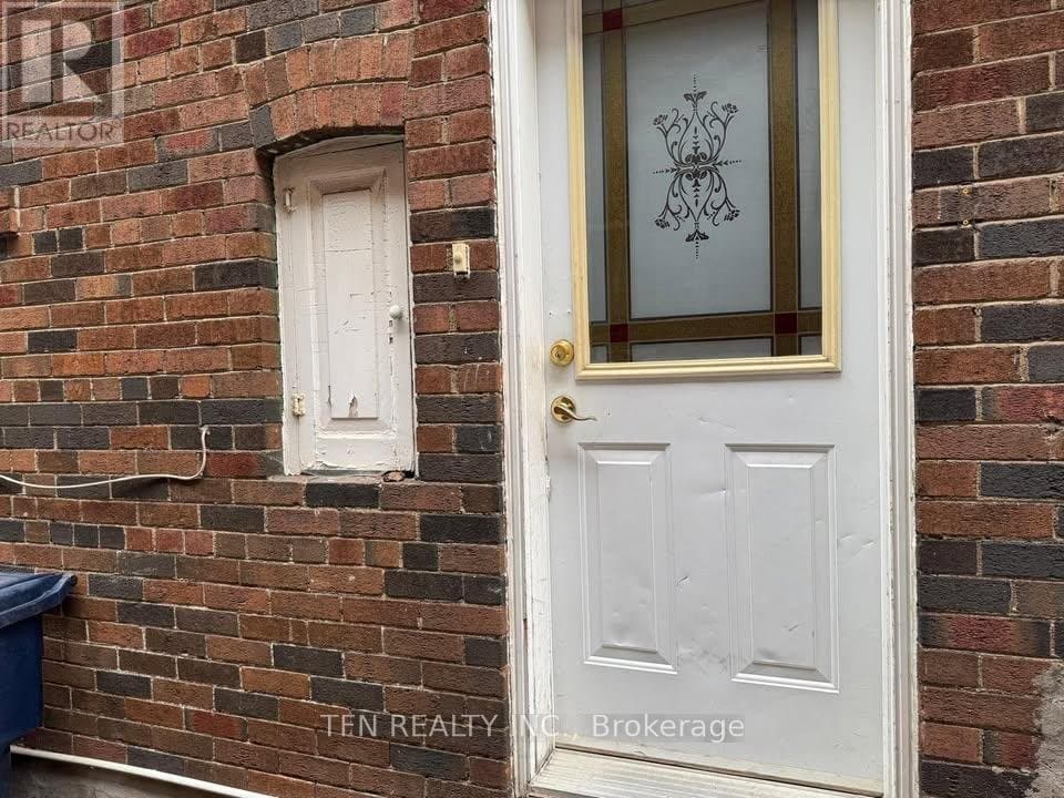926 Avenue Road - Photo 2