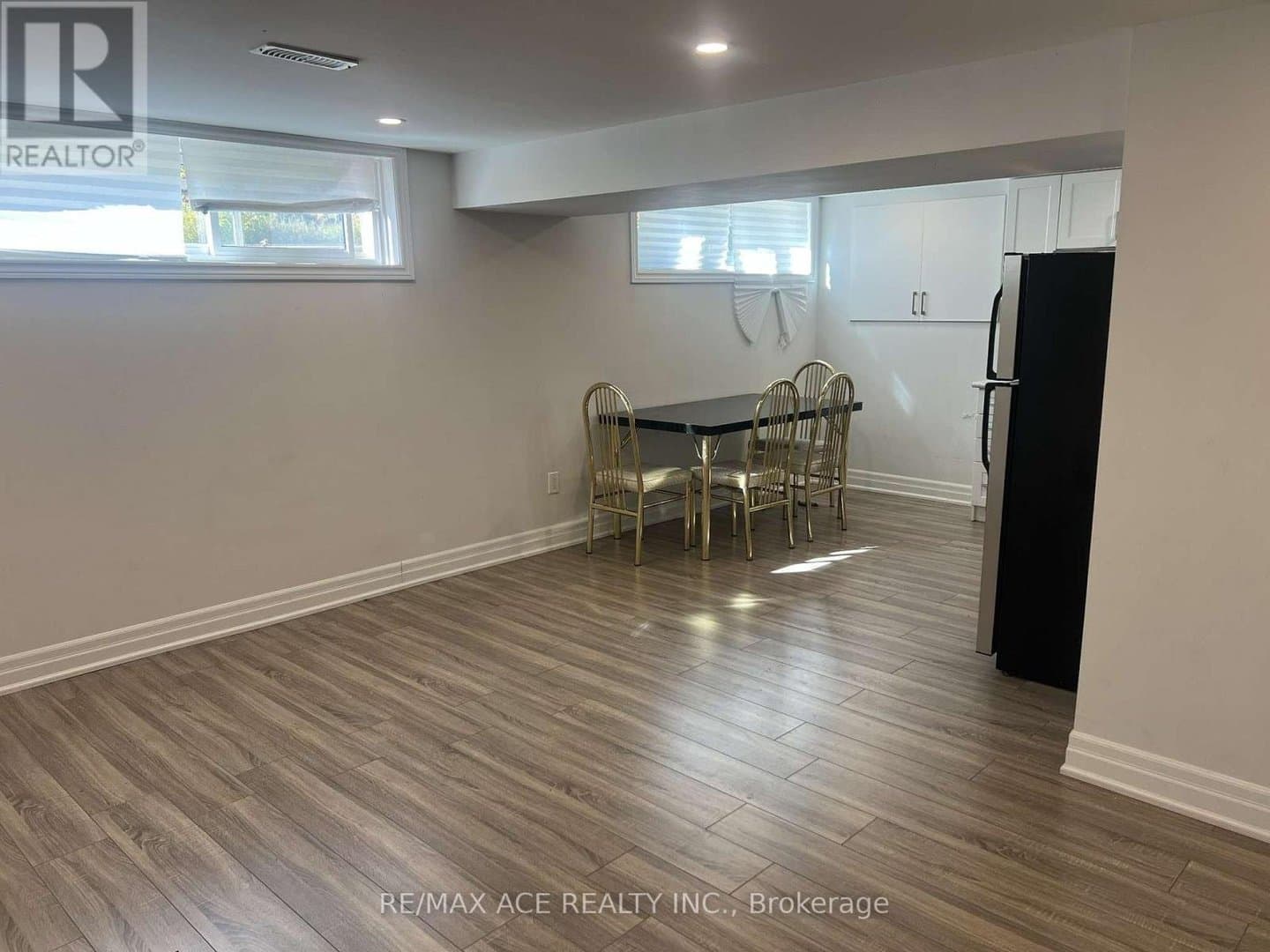 21 Ada Crescent - Photo 3
