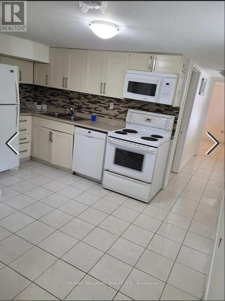 702 Bathurst Street - Photo 3