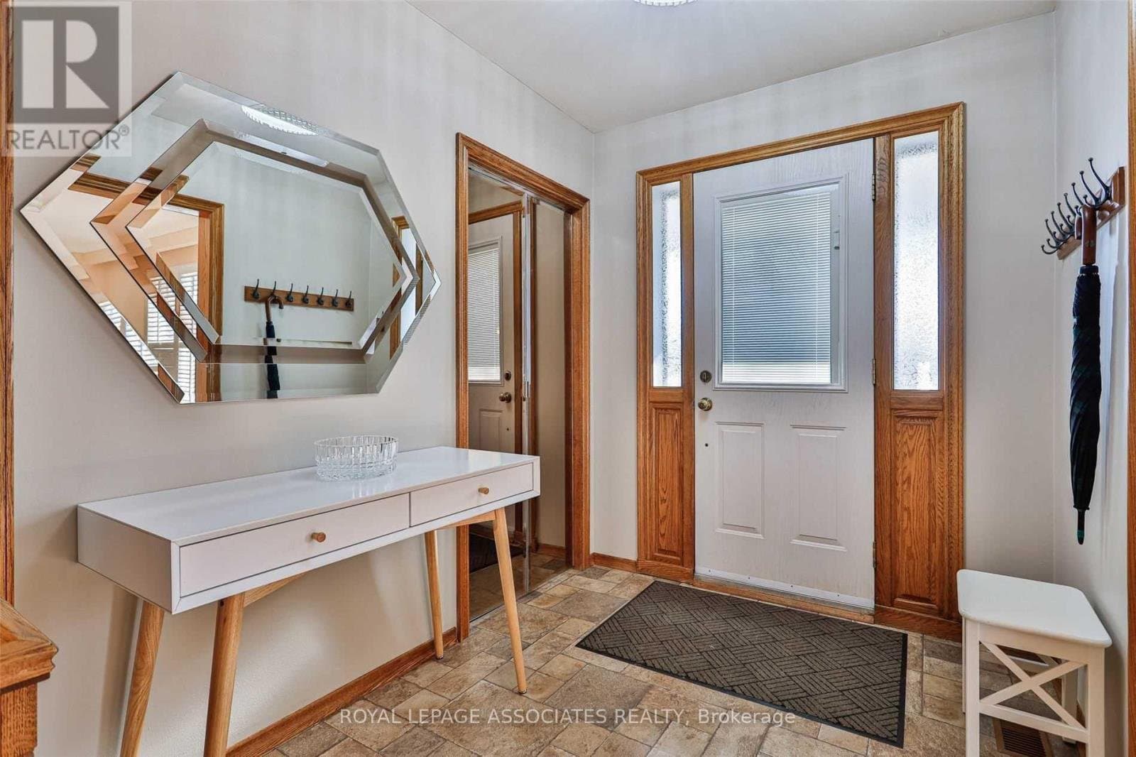 166 Lynnbrook Drive - Photo 2
