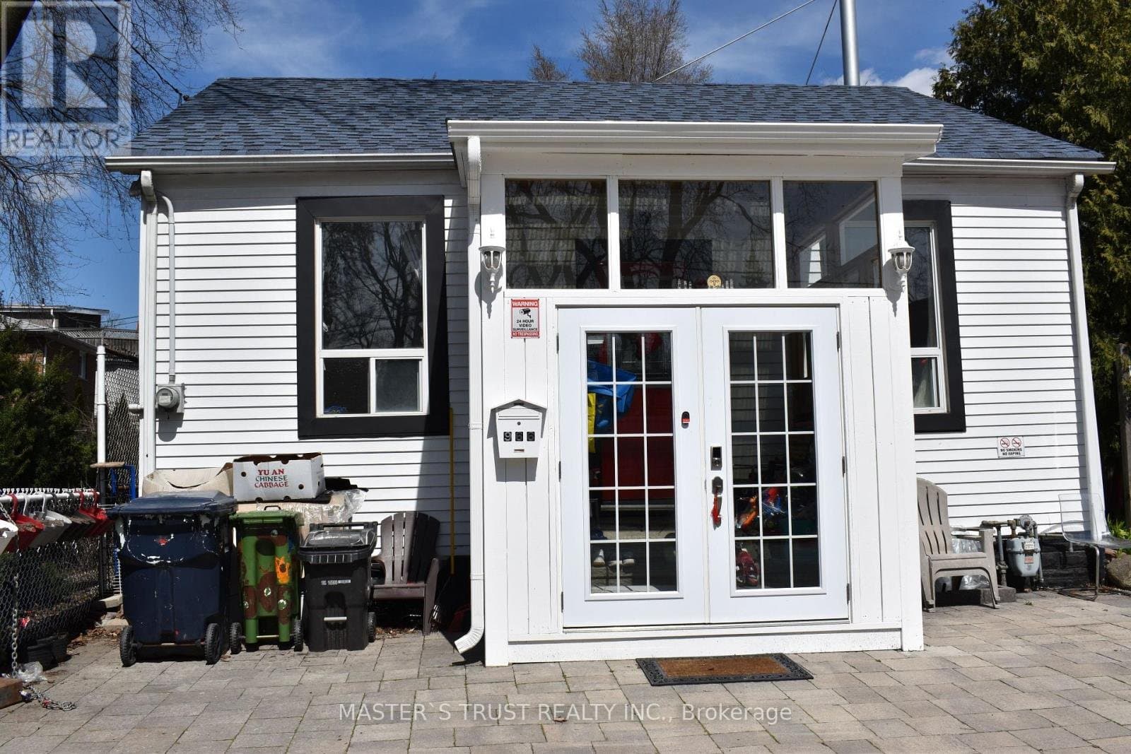 966 Dundas Street - Photo 1