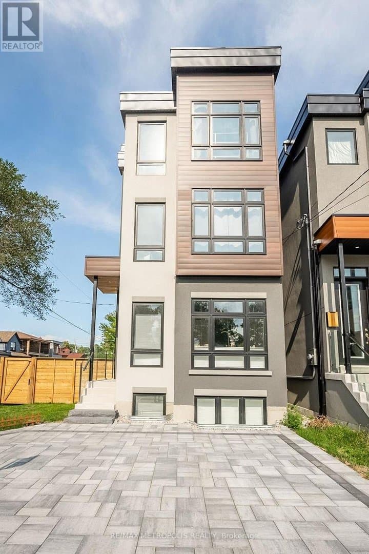 27 Thornton Avenue