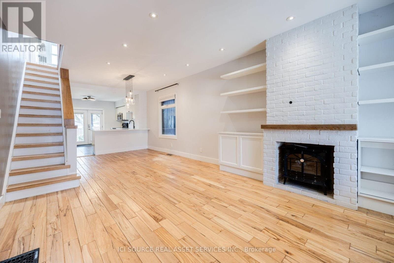 24 Pape Avenue - Photo 4