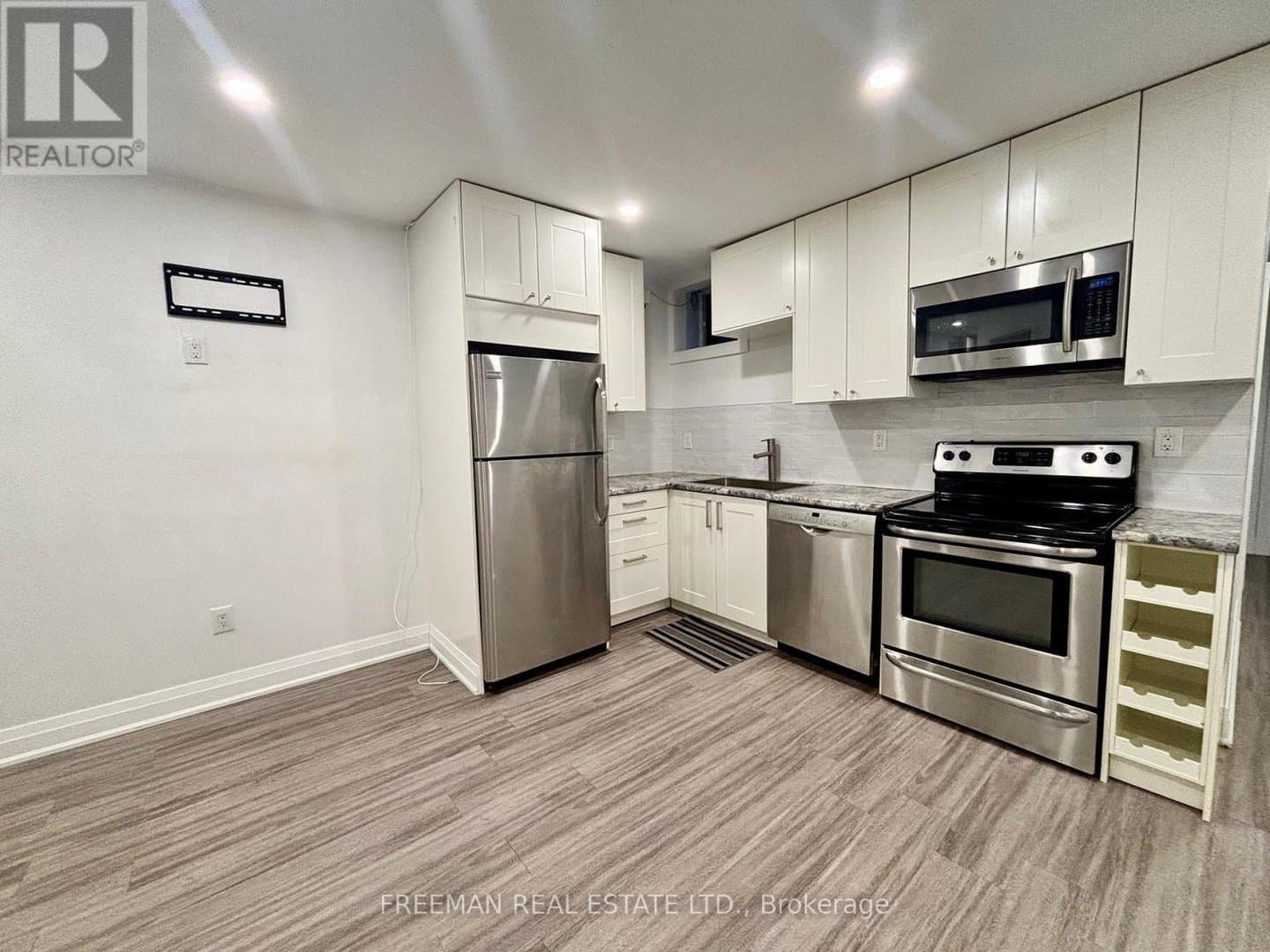 340 Howland Avenue - Photo 4