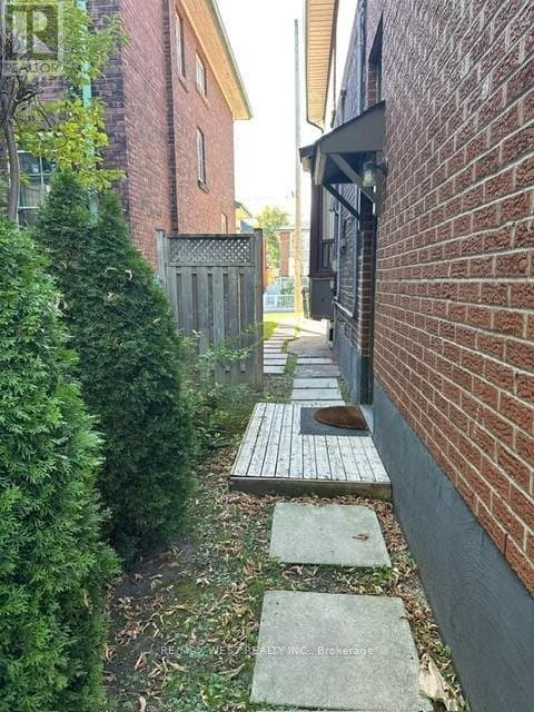 563 Ossington Avenue - Photo 2