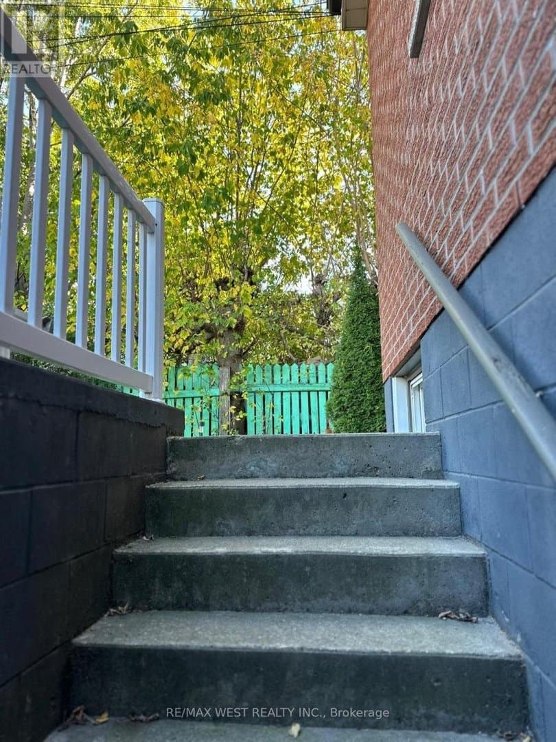 563 Ossington Avenue - Photo 4