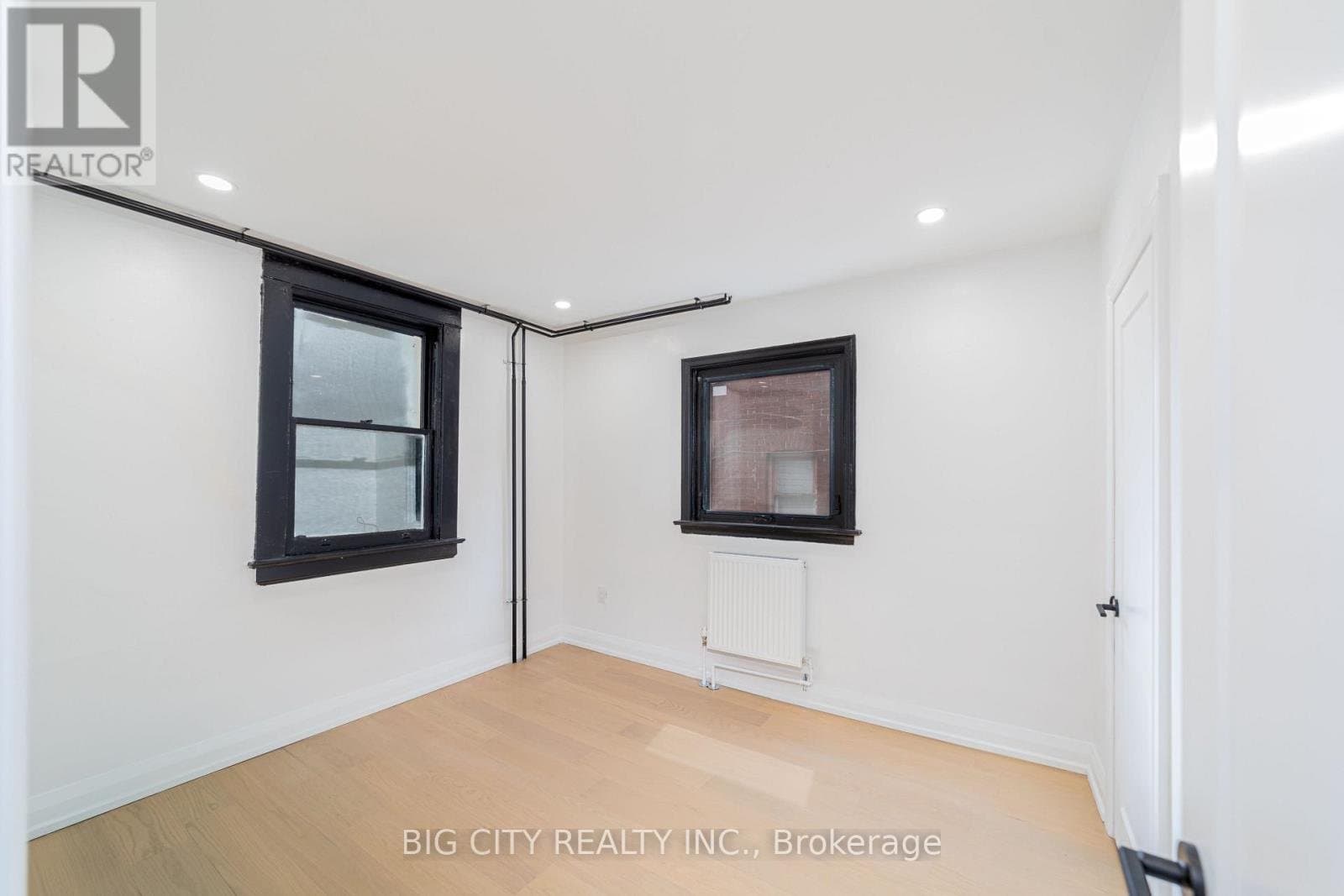 69 Oakwood Avenue - Photo 1