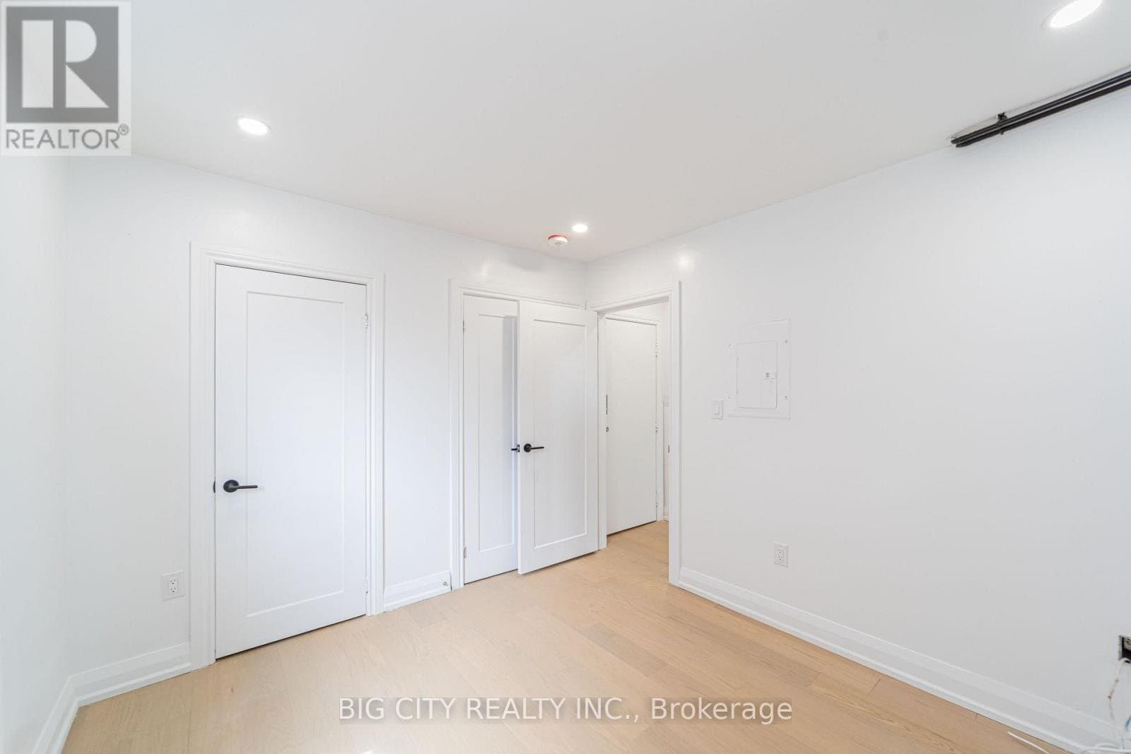 69 Oakwood Avenue - Photo 3
