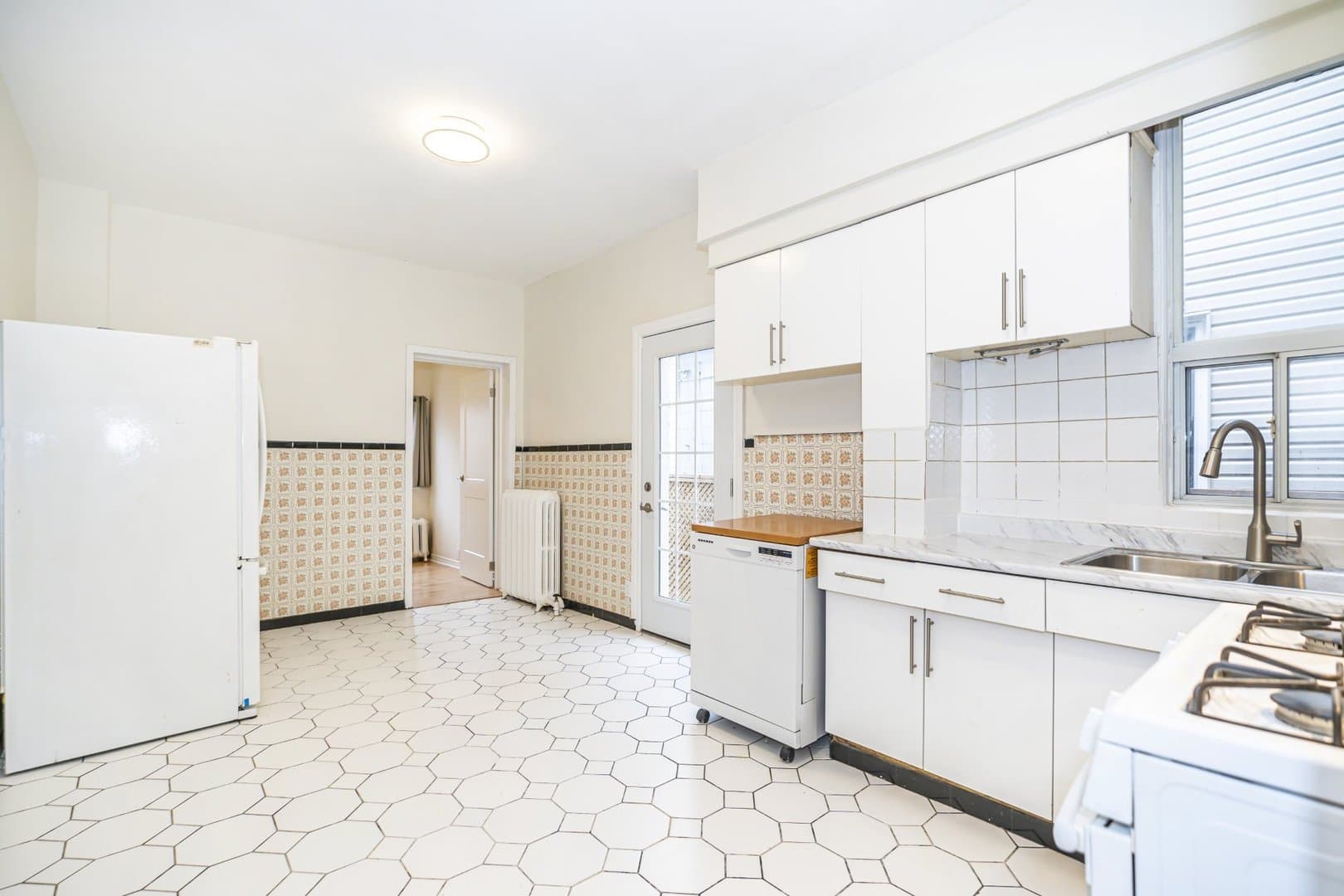 150 A Palmerston Avenue - Photo 3