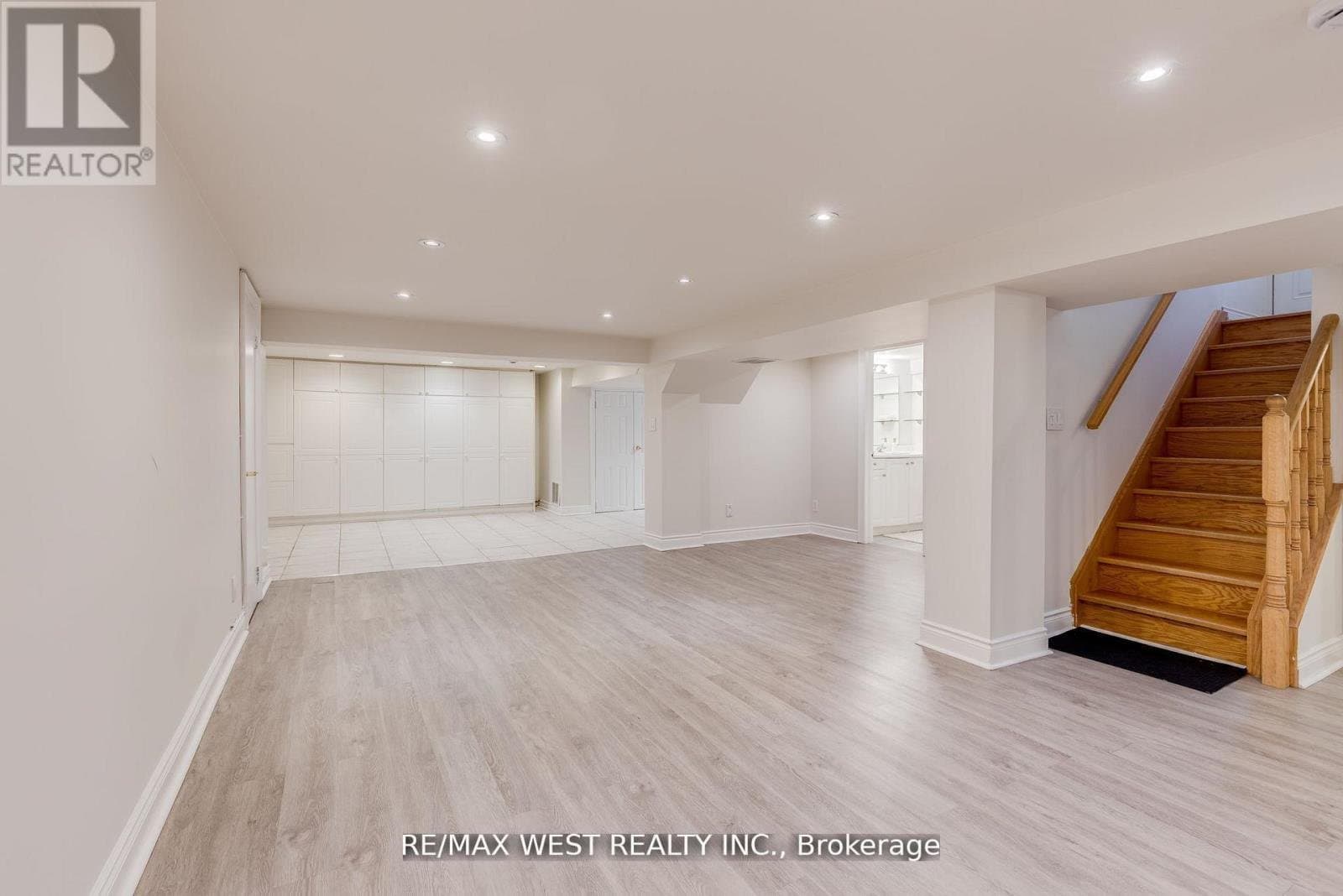 606 Conacher Drive - Photo 2