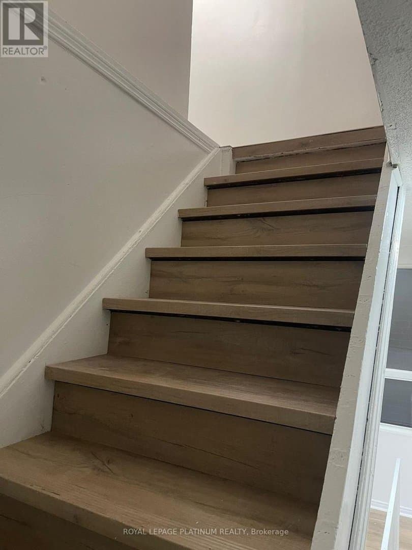 700 Brock Avenue - Photo 2