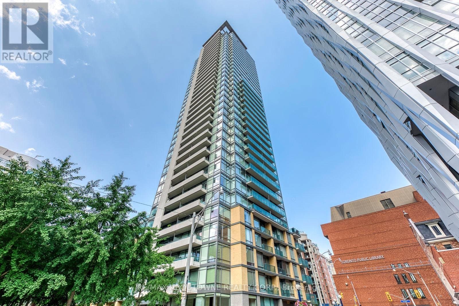 18 Yorkville Avenue - Photo 1