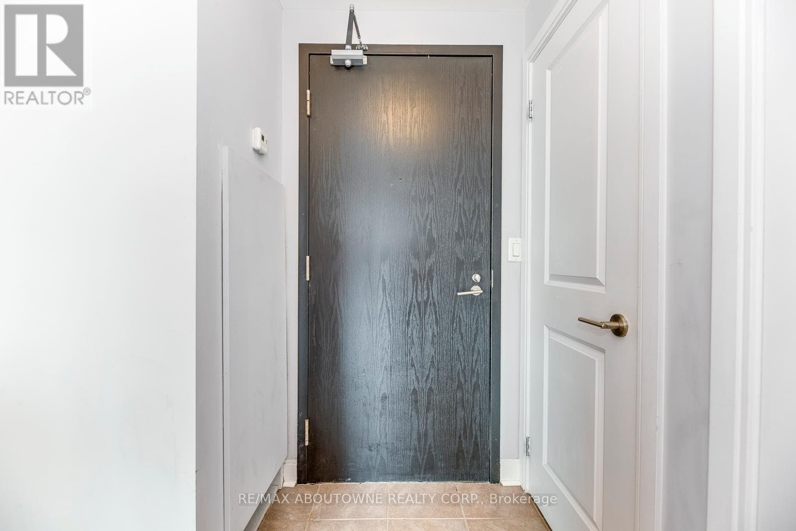 18 Yorkville Avenue - Photo 3