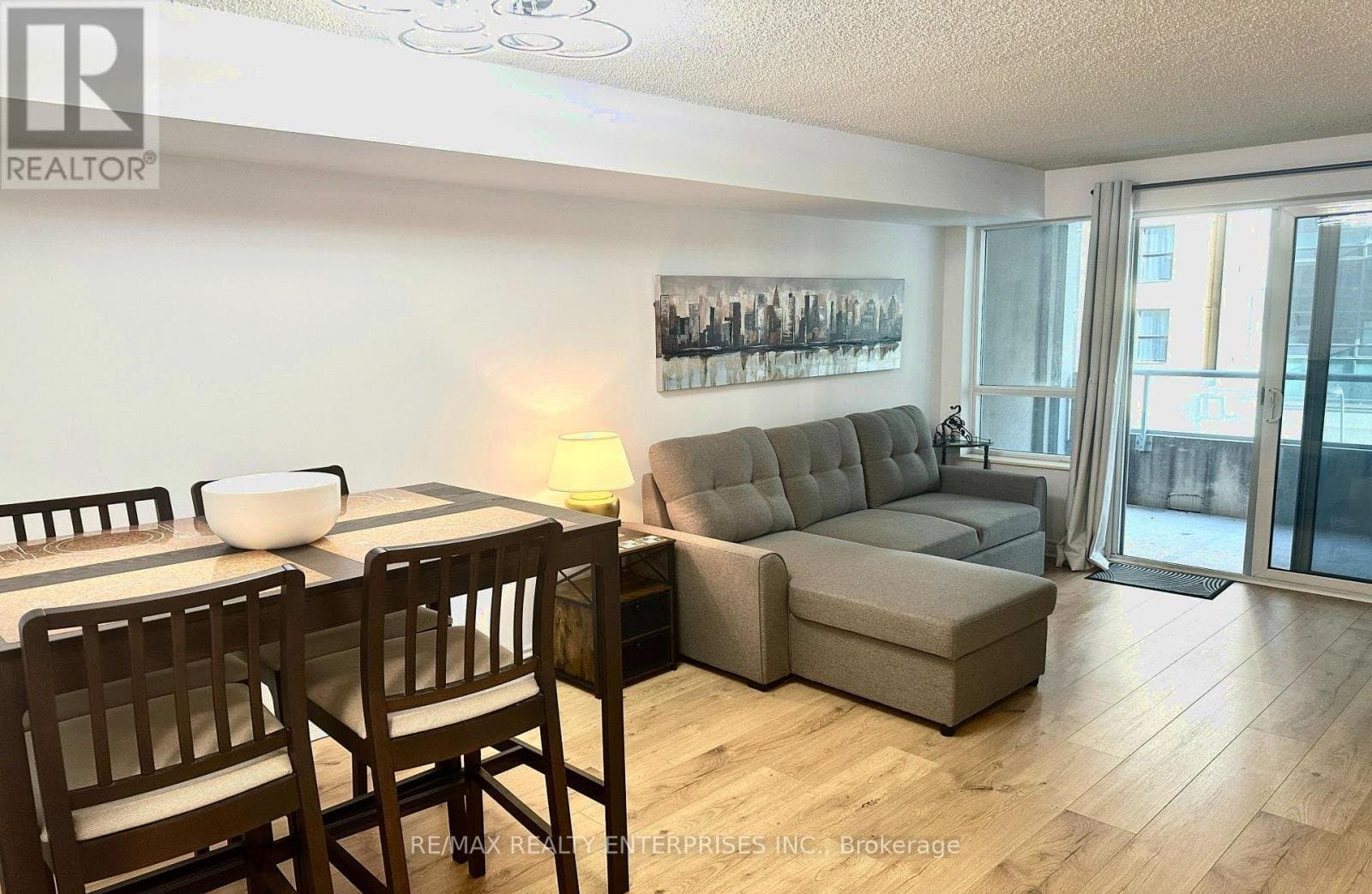 270 Wellington Street - Photo 1